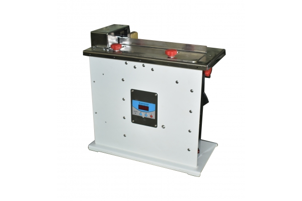 半自動轉角封口貼標機